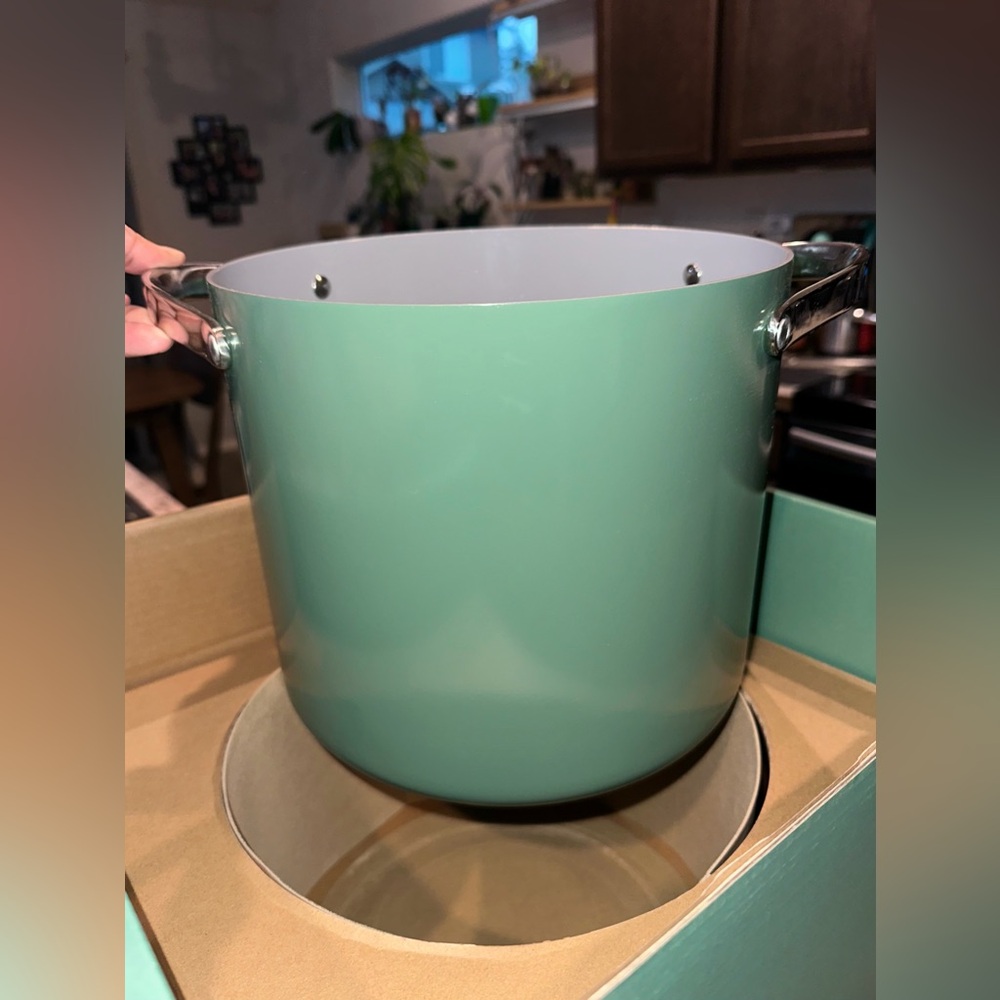 NEW $215 Caraway 12 qt Stock Pot With Lid Non-Stick Ceramic - Sage Green - Picture 6 of 12